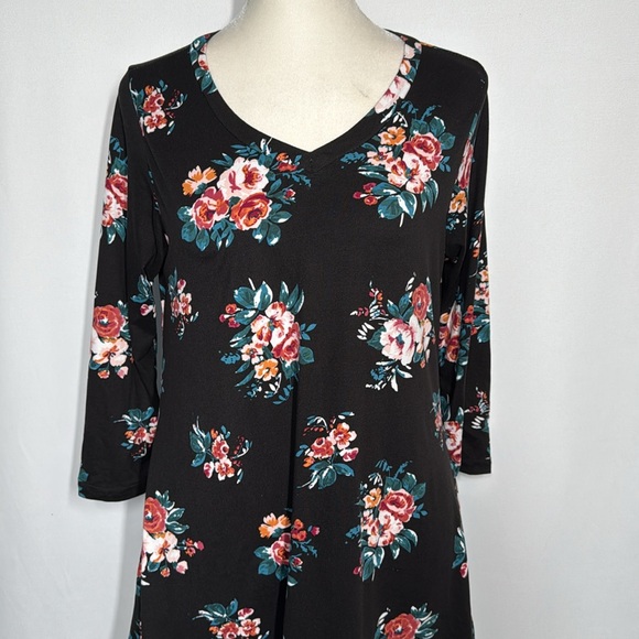 ❤️3/$30 Lildy Floral 3/4 Sleeve Black Tunic Dress - Picture 2 of 9